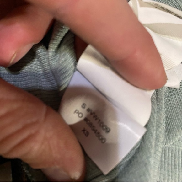 Vuori Set of 3 Tank Top Crop Tops Size XS - Picture 4 of 4